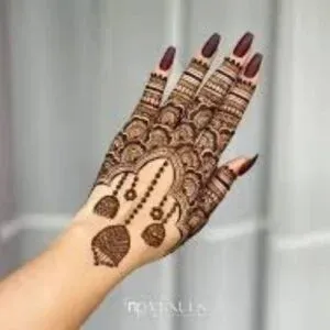 Short Mehndi Design idea