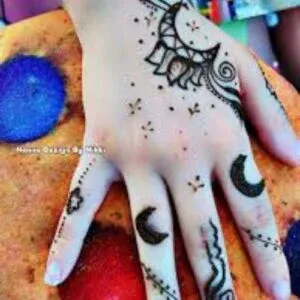 Short Mehndi Design idea