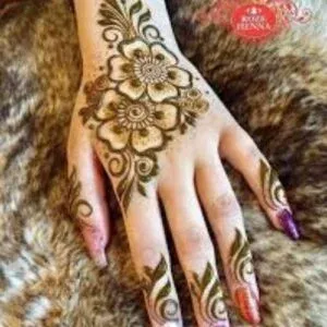 Short Mehndi Design idea