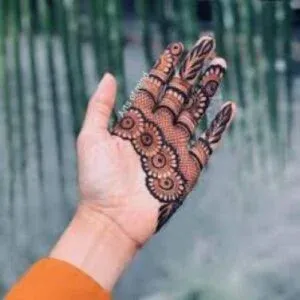 Short Mehndi Design idea