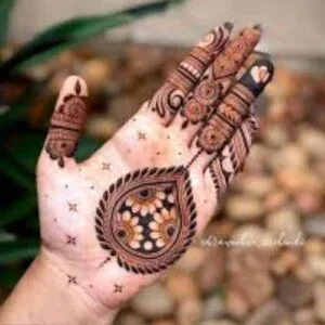 Short Mehndi Design idea