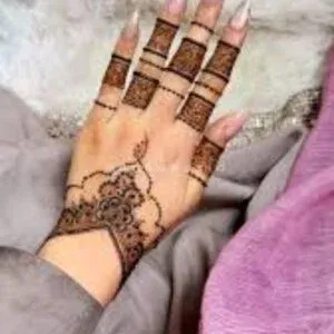 Short Mehndi Design idea