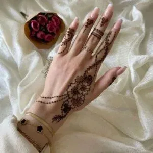 Short Mehndi Design idea