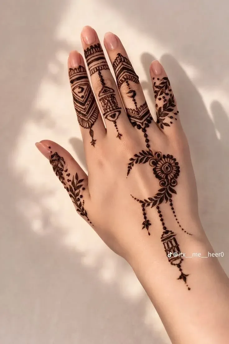 Upper Hand Mehndi Design idea
