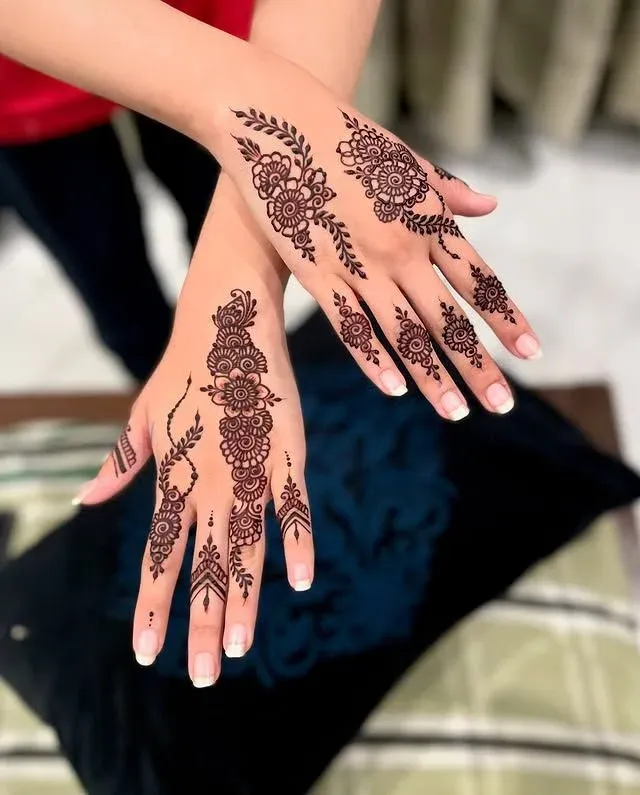 Upper Hand Mehndi Design idea