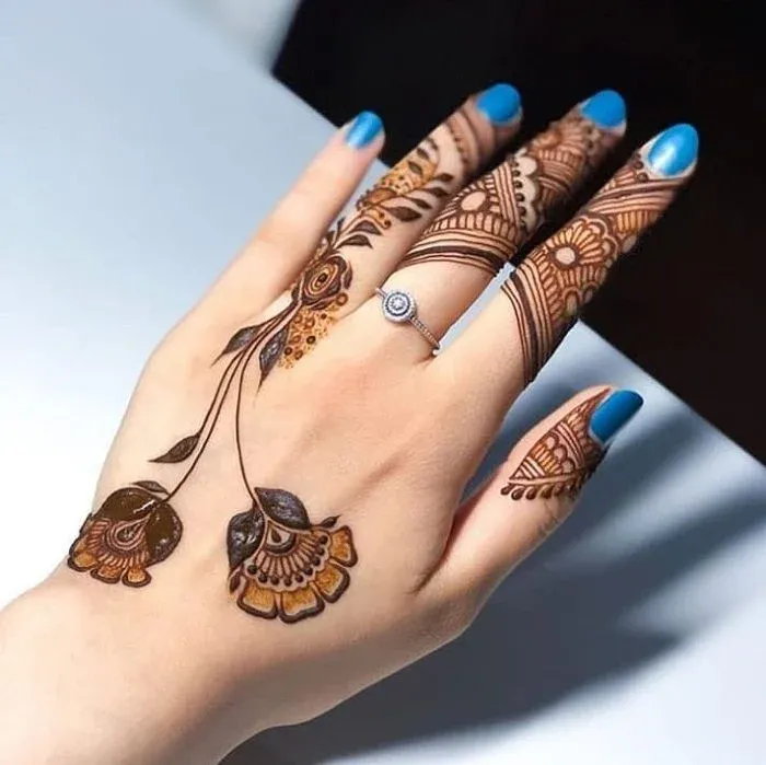 Upper Hand Mehndi Design idea