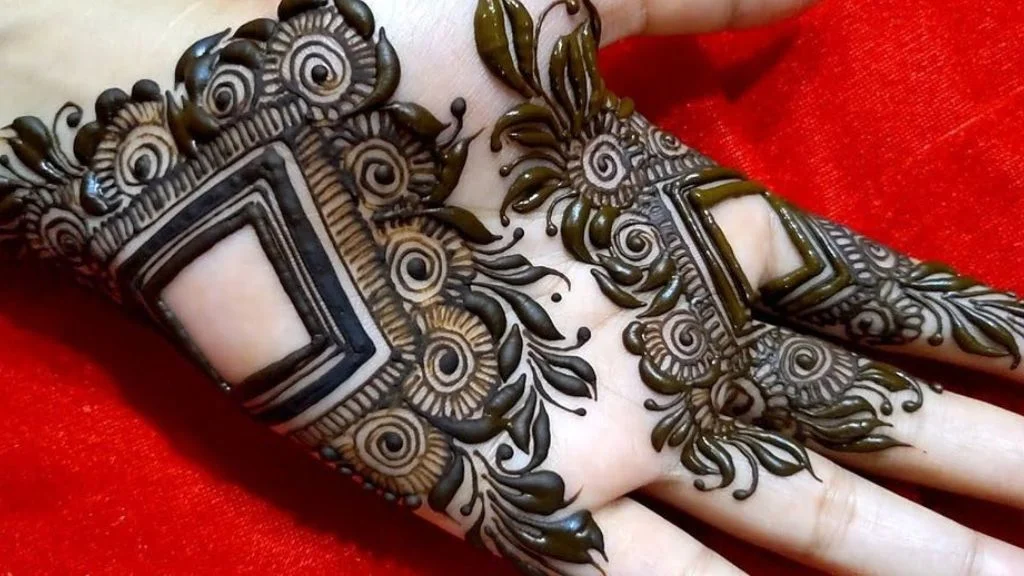 Karwa Chauth Special Mehndi Design: करवा चौथ के लिए खास ये 8+ मेहँदी डिज़ाइन लगा के अपने दिन को बनाये और खास। - darkmehandi - image 2