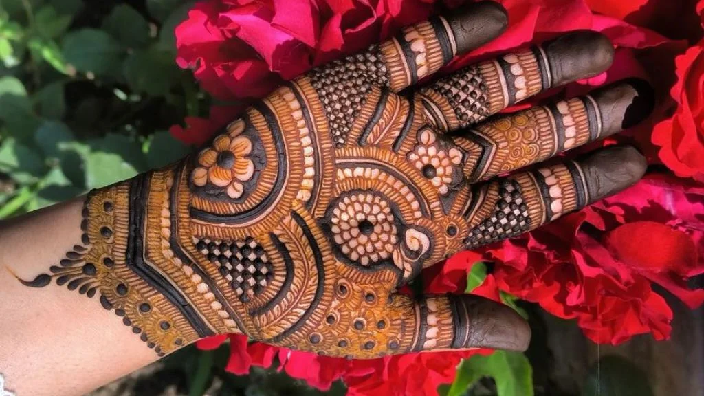 Karwa Chauth Special Mehndi Design: करवा चौथ के लिए खास ये 8+ मेहँदी डिज़ाइन लगा के अपने दिन को बनाये और खास। - darkmehandi - image 5