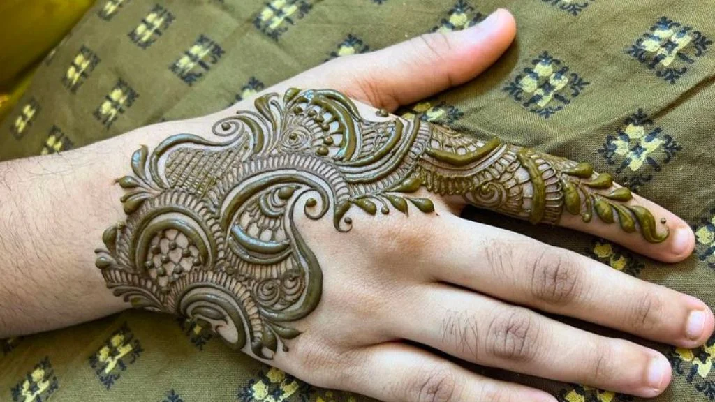 Karwa Chauth Special Mehndi Design: करवा चौथ के लिए खास ये 8+ मेहँदी डिज़ाइन लगा के अपने दिन को बनाये और खास। - darkmehandi - image 6