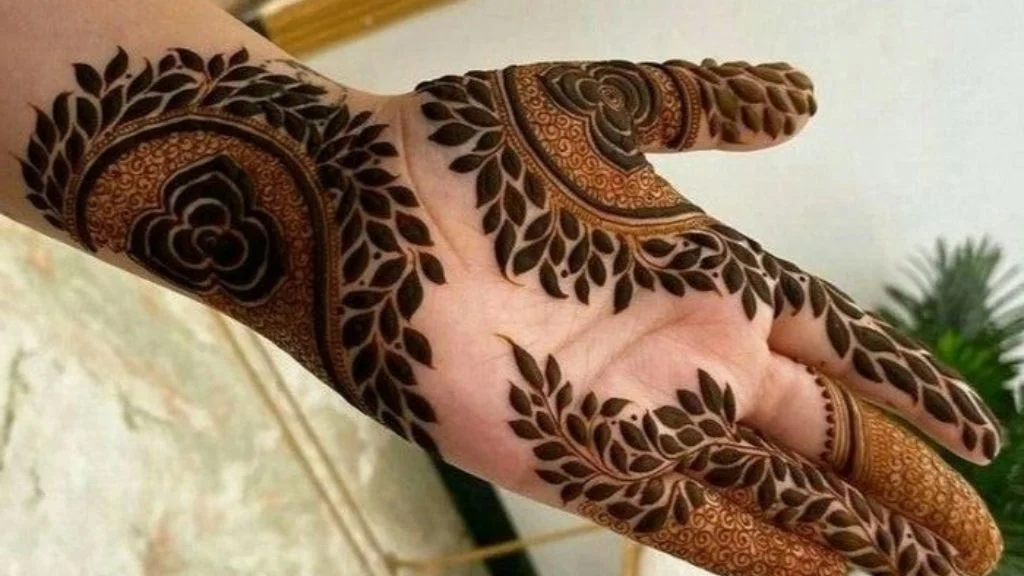 Karwa Chauth Special Mehndi Design: करवा चौथ के लिए खास ये 8+ मेहँदी डिज़ाइन लगा के अपने दिन को बनाये और खास। - darkmehandi - image 1