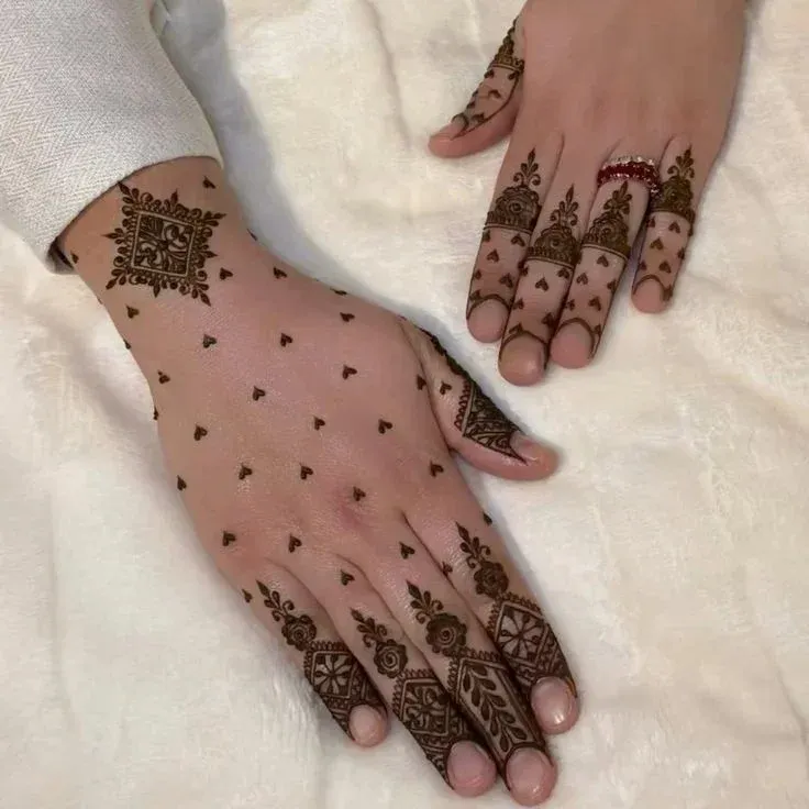 Upper Hand Mehndi Design idea