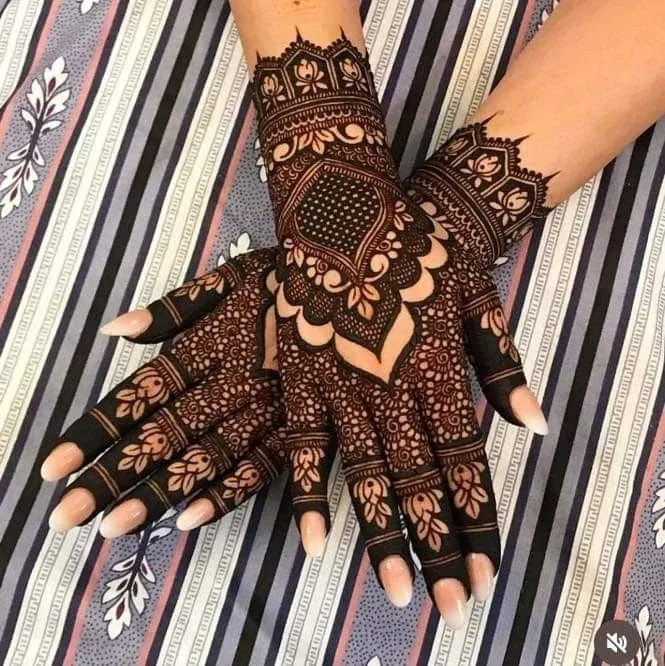 Back Hand Bharwa Mehndi Design idea