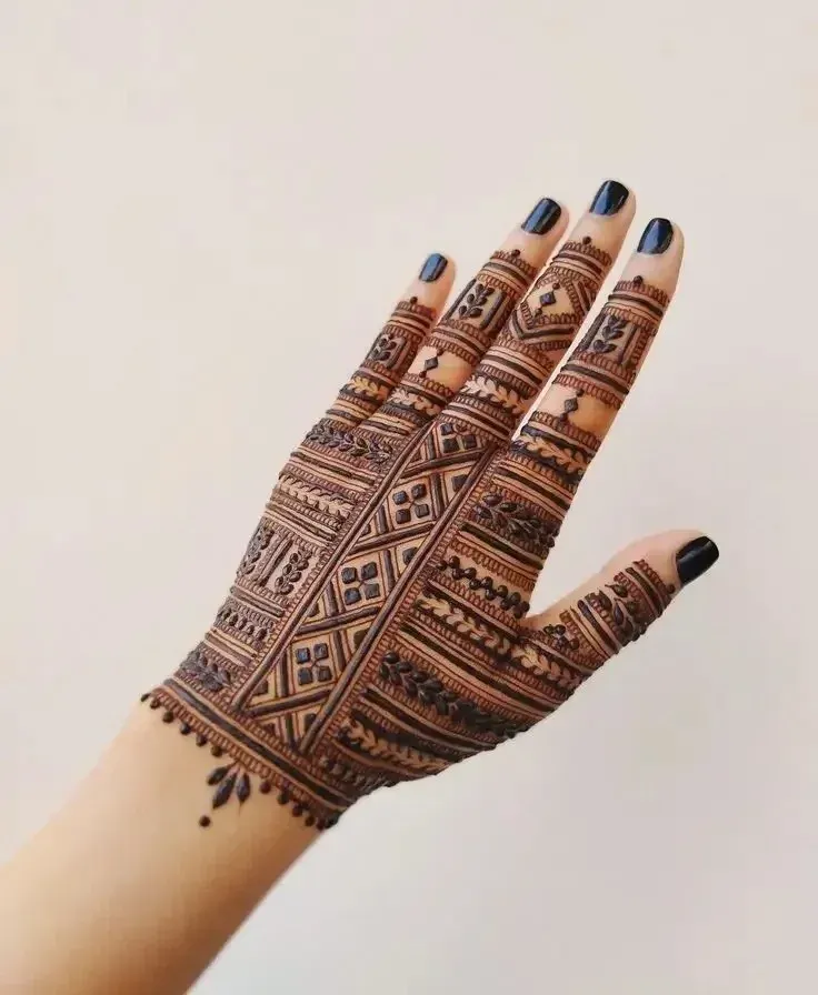 Back Hand Bharwa Mehndi Design idea