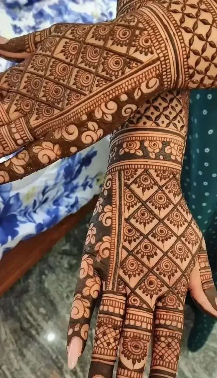 Back Hand Bharwa Mehndi Design idea