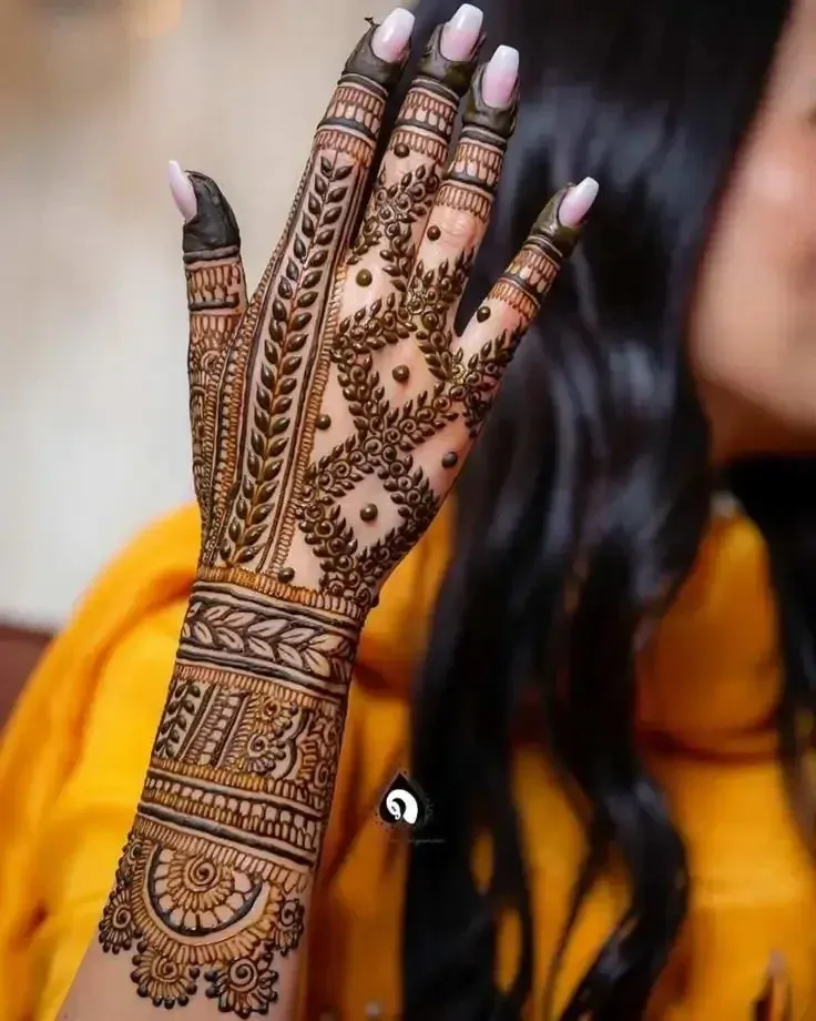 Back Hand Bharwa Mehndi Design idea