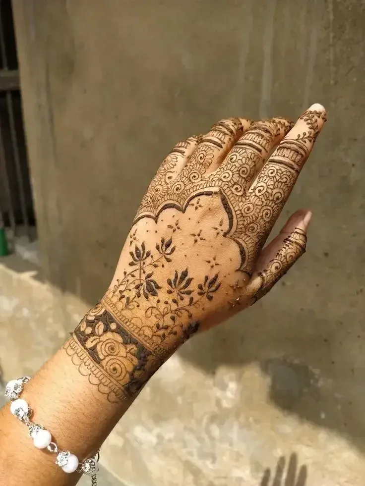 Back Hand Bharwa Mehndi Design idea