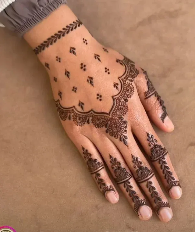 Upper Hand Mehndi Design idea
