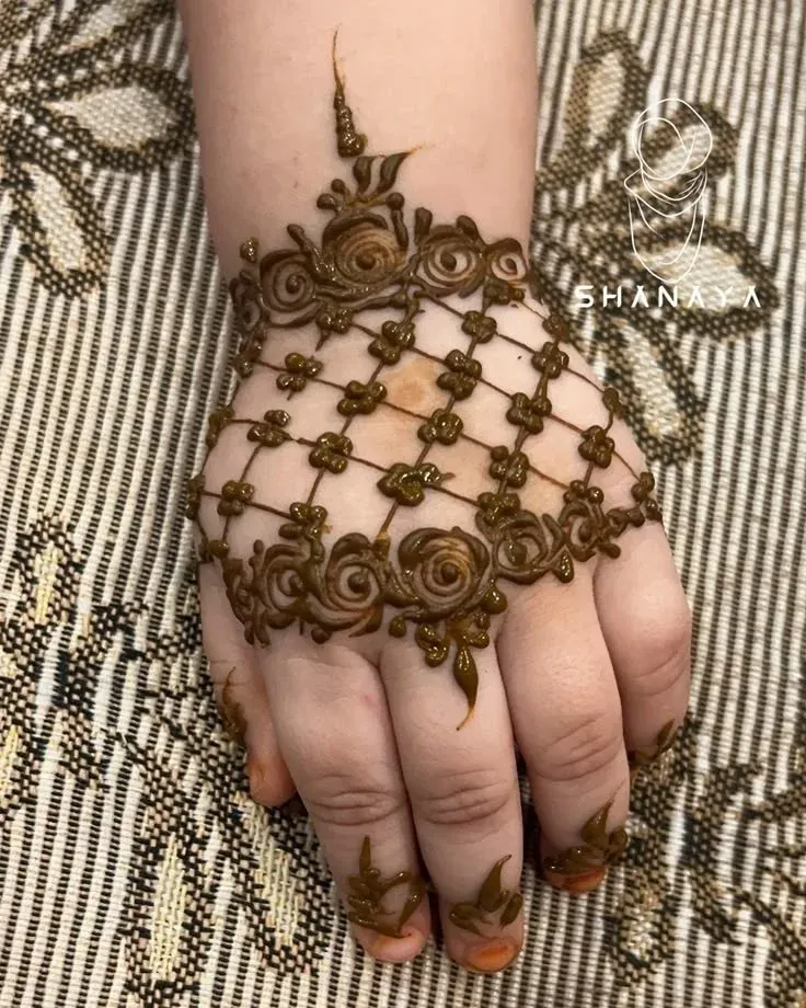 Simple Mehndi Designs for Kids idea