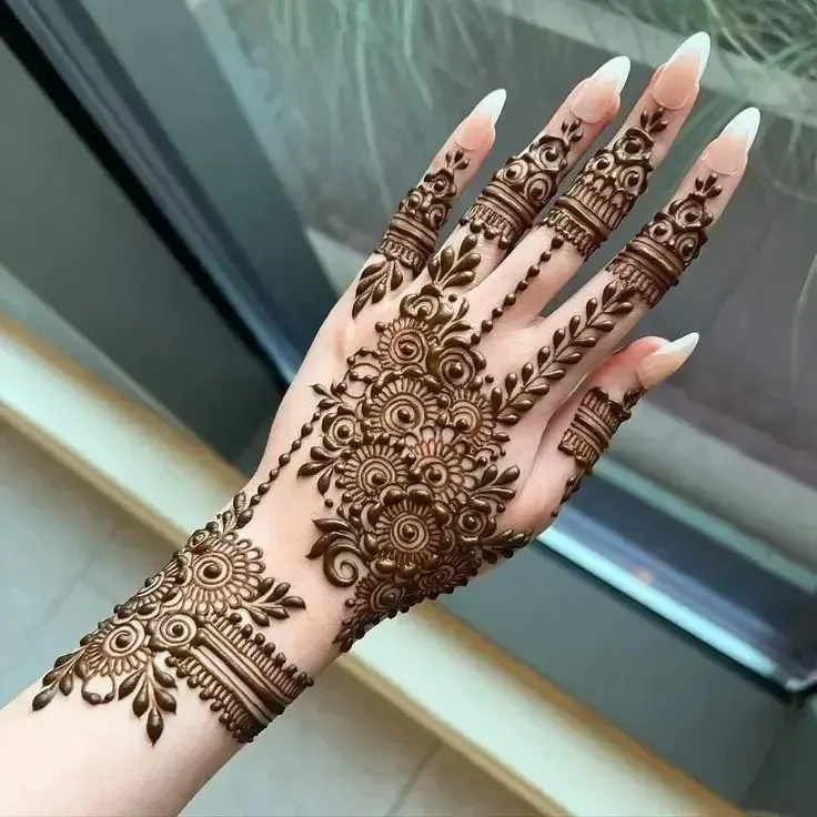Back Hand Bharwa Mehndi Design idea