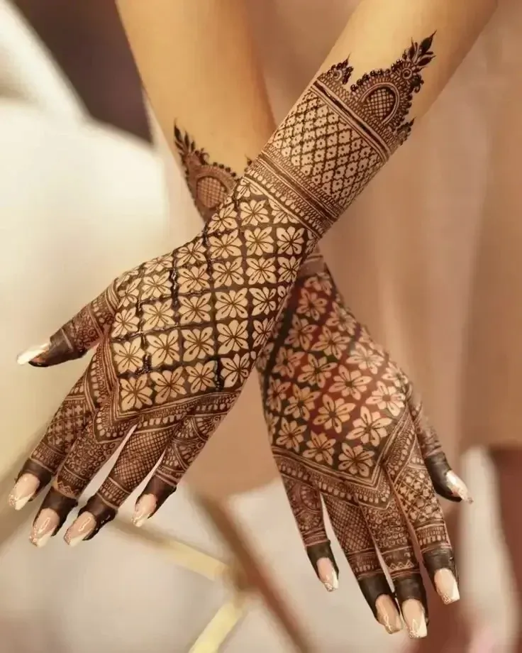 Back Hand Bharwa Mehndi Design idea