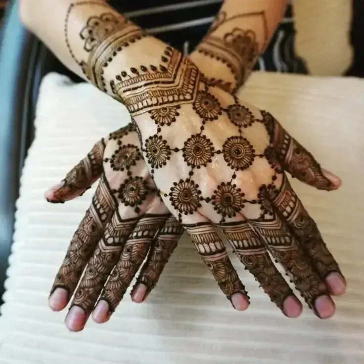 Back Hand Bharwa Mehndi Design idea