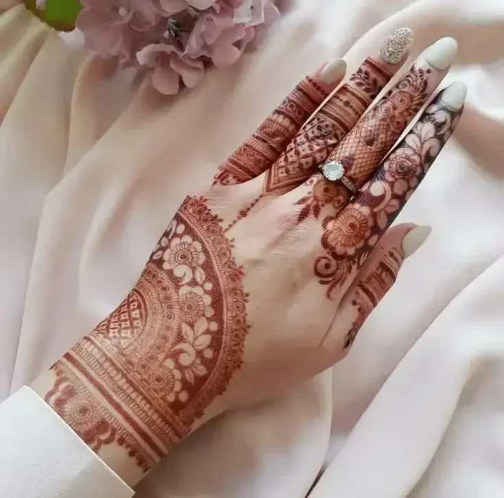 Back Hand Bharwa Mehndi Design idea